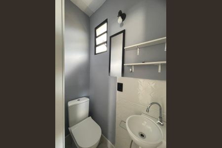 Lavabo de apartamento para alugar com 2 quartos, 80m² em Vila Ipiranga, Porto Alegre