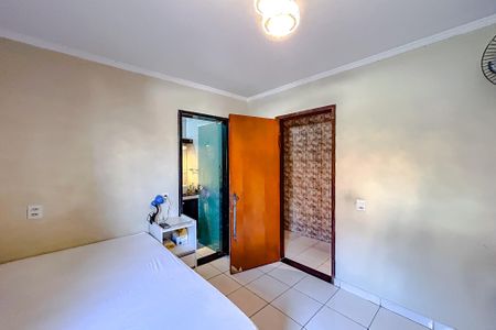 Casa à venda com 600m², 5 quartos e 4 vagasSuite - Casa 1