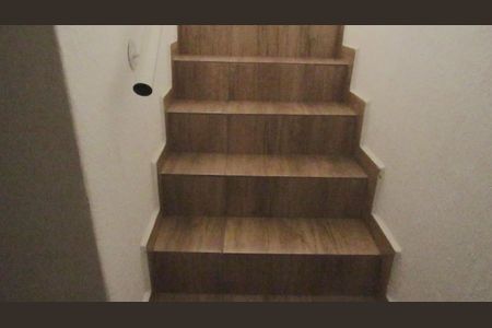 Casa para alugar com 100m², 1 quarto e sem vagaEscadas