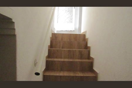 Casa para alugar com 100m², 1 quarto e sem vagaEscadas