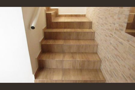 Casa para alugar com 100m², 1 quarto e sem vagaEscadas