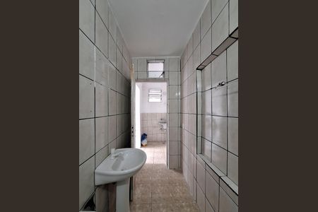 Banheiro de casa para alugar com 2 quartos, 40m² em Jardim Elisa Maria, São Paulo