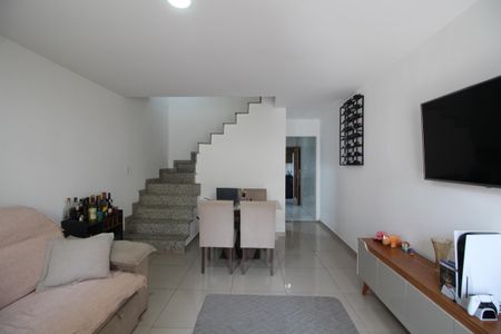 Casa de condomínio à venda com 125m², 3 quartos e 1 vagaSala