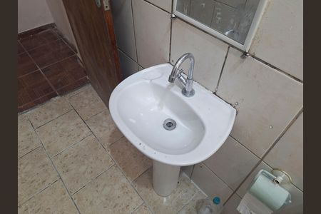 Banheiro de casa para alugar com 2 quartos, 42m² em Jardim Elisa Maria, São Paulo