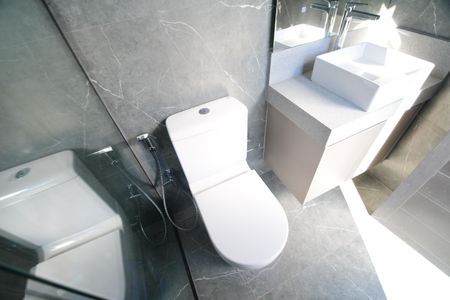 Casa de condomínio à venda com 340m², 5 quartos e 4 vagasBanheiro de serviço