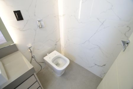 Casa de condomínio à venda com 340m², 5 quartos e 4 vagasBanheiro Suíte