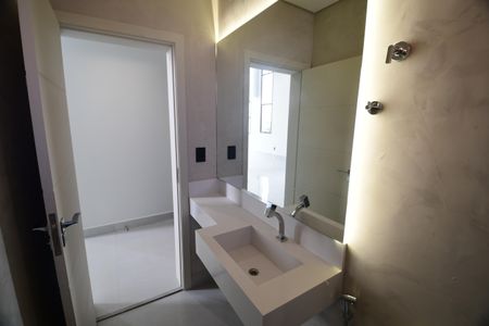 Casa de condomínio à venda com 340m², 5 quartos e 4 vagasLavabo