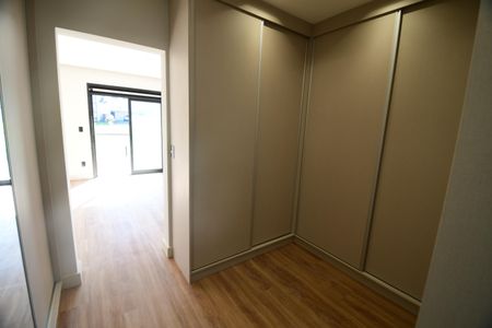 Casa de condomínio à venda com 340m², 5 quartos e 4 vagasQuarto 3 - Suíte Closet