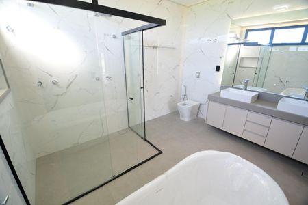 Casa de condomínio à venda com 340m², 5 quartos e 4 vagasBanheiro Suíte