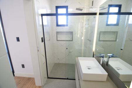 Casa de condomínio à venda com 340m², 5 quartos e 4 vagasBanheiro Suíte