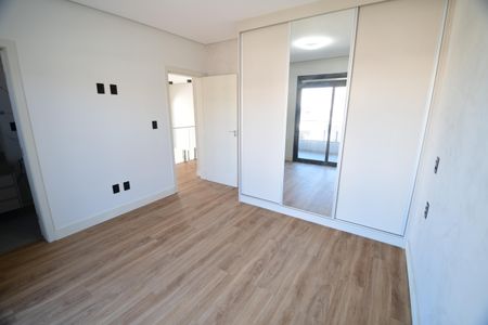 Casa de condomínio à venda com 340m², 5 quartos e 4 vagasQuarto 4 - Suíte