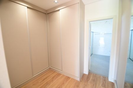 Casa de condomínio à venda com 340m², 5 quartos e 4 vagasQuarto 3 - Suíte Closet