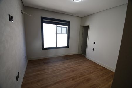 Casa de condomínio à venda com 340m², 5 quartos e 4 vagasQuarto 1 - Suíte