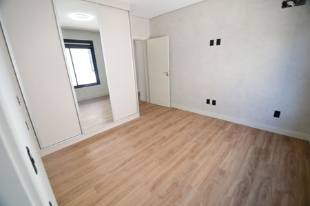 Casa de condomínio à venda com 340m², 5 quartos e 4 vagasQuarto 1 - Suíte