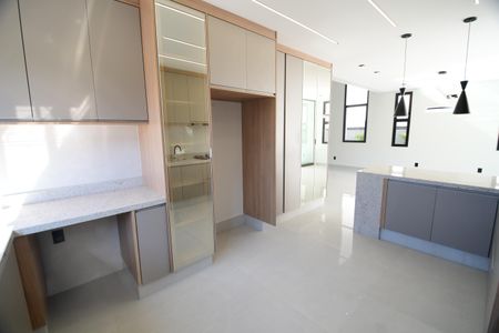Casa de condomínio à venda com 340m², 5 quartos e 4 vagasCozinha