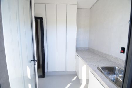 Casa de condomínio à venda com 340m², 5 quartos e 4 vagasÁrea de Serviço