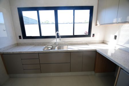 Casa de condomínio à venda com 340m², 5 quartos e 4 vagasCozinha