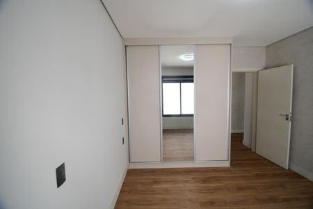 Casa de condomínio à venda com 340m², 5 quartos e 4 vagasQuarto 1 - Suíte