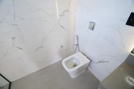 Casa de condomínio à venda com 340m², 5 quartos e 4 vagasBanheiro Suíte