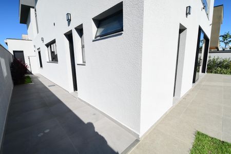 Casa de condomínio à venda com 340m², 5 quartos e 4 vagasCorredor