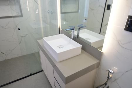 Casa de condomínio à venda com 340m², 5 quartos e 4 vagasBanheiro Suíte