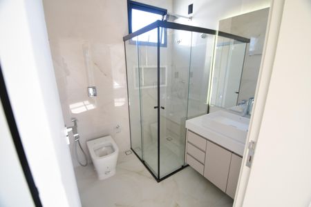 Casa de condomínio à venda com 340m², 5 quartos e 4 vagasBanheiro Suíte