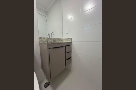 Banheiro de apartamento para alugar com 2 quartos, 56m² em Parque das Nações, Santo André