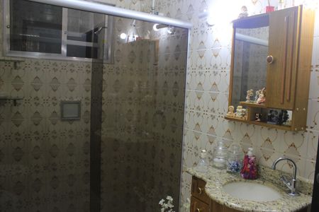 Casa à venda com 243m², 2 quartos e 2 vagasBanheiro social 