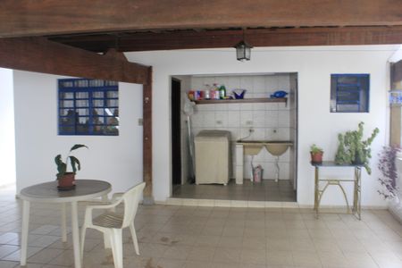 Casa à venda com 243m², 2 quartos e 2 vagasLavanderia 