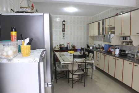 Casa à venda com 243m², 2 quartos e 2 vagasCozinha 