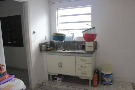 Casa à venda com 243m², 2 quartos e 2 vagasEdícula cozinha 