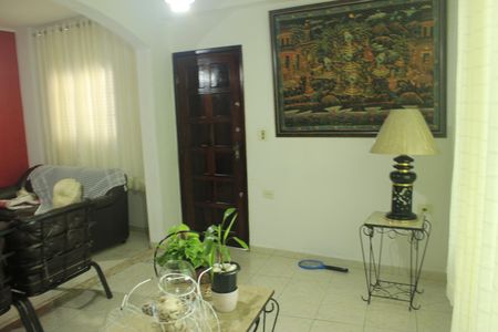 Casa à venda com 243m², 2 quartos e 2 vagasSala 