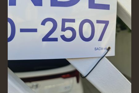 Casa à venda com 243m², 2 quartos e 2 vagasFachada do imóvel com placa QuintoAndar 