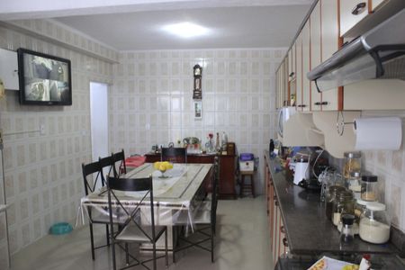 Casa à venda com 243m², 2 quartos e 2 vagasCozinha 