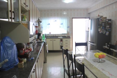 Casa à venda com 243m², 2 quartos e 2 vagasCozinha 