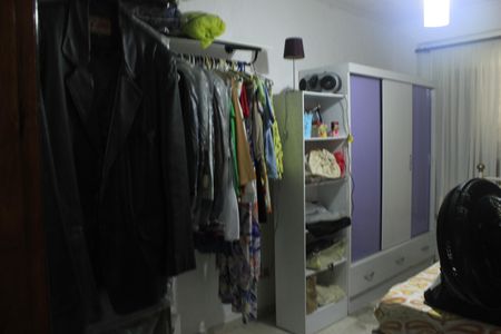 Casa à venda com 243m², 2 quartos e 2 vagasQuarto 
