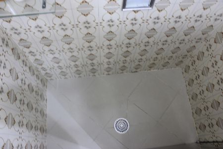 Casa à venda com 243m², 2 quartos e 2 vagasBanheiro social 