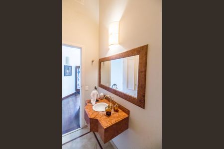 Casa de condomínio à venda com 409m², 4 quartos e 4 vagasLavabo