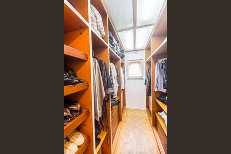 Casa de condomínio à venda com 409m², 4 quartos e 4 vagasCloset da suíte