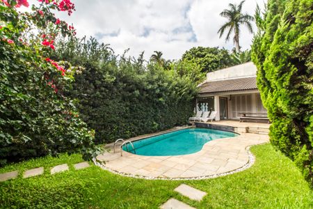 Casa de condomínio à venda com 409m², 4 quartos e 4 vagasPiscina