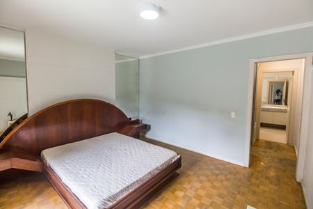 Casa de condomínio à venda com 409m², 4 quartos e 4 vagasSuíte master