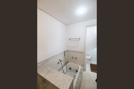 Casa de condomínio à venda com 409m², 4 quartos e 4 vagasBanheiro da Suíte