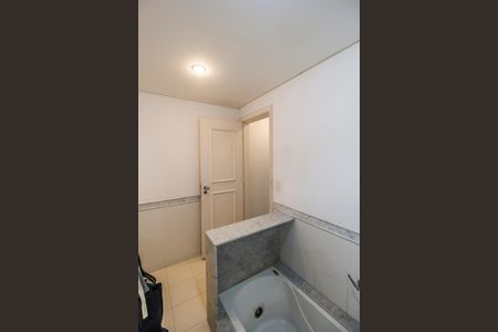 Casa de condomínio à venda com 409m², 4 quartos e 4 vagasBanheiro da Suíte