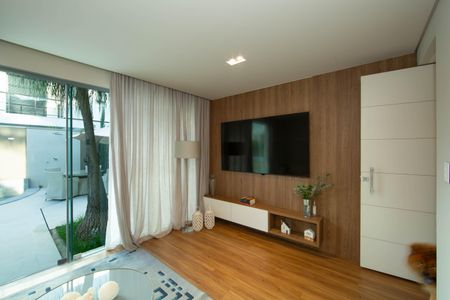 Casa à venda com 360m², 5 quartos e 2 vagas Casa à venda com 360m², 5 quartos e 2 vagasQUARTO2