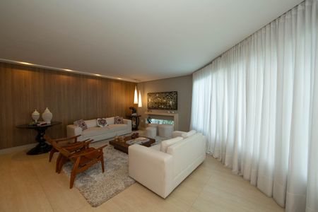 Casa à venda com 360m², 5 quartos e 2 vagas Casa à venda com 360m², 5 quartos e 2 vagasSALA