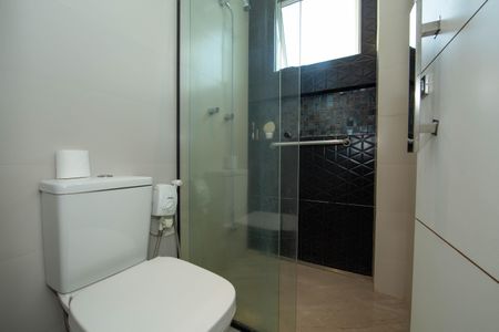 Casa à venda com 360m², 5 quartos e 2 vagas Casa à venda com 360m², 5 quartos e 2 vagasBANHEIRO2