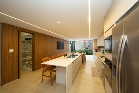 Casa à venda com 360m², 5 quartos e 2 vagas Casa à venda com 360m², 5 quartos e 2 vagasCOZINHA