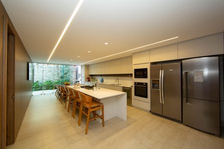 Casa à venda com 360m², 5 quartos e 2 vagas Casa à venda com 360m², 5 quartos e 2 vagasCOZINHA