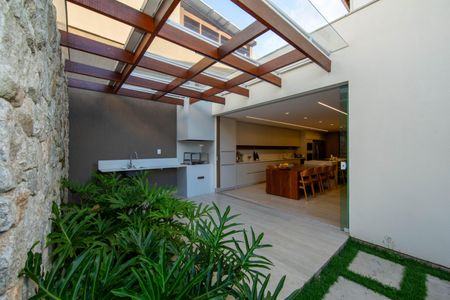 Casa à venda com 360m², 5 quartos e 2 vagas Casa à venda com 360m², 5 quartos e 2 vagasESPACO GOURMET
