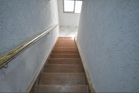 Casa para alugar com 98m², 3 quartos e 2 vagasEscada
